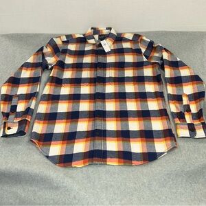Gap Men’s NWT size medium soft flannel long sleeve button down shirt
